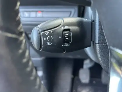 PEUGEOT 208 SIGNATURE 1.2 PURETECH 82 CV BVM