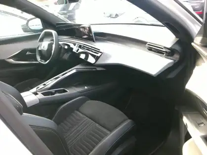 PEUGEOT 5008 GT Hybrid 145 CV e-DCS6 