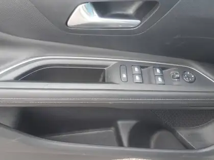 PEUGEOT 3008 2.0 BlueHDi 150ch S&S BVM6 Allure
