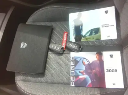 PEUGEOT 2008 ALLURE Hybrid 145 CV e-DCS6 