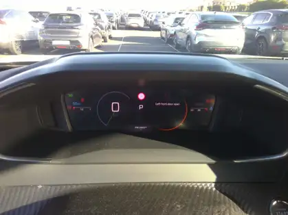 PEUGEOT 2008 ALLURE HYBRID 136 CV e-DCS6