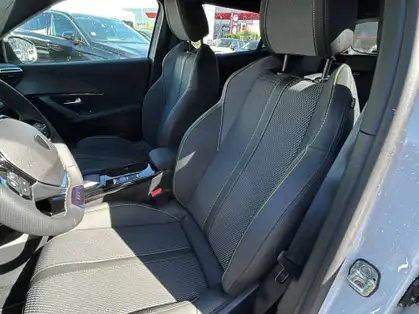 PEUGEOT 2008 GT Hybrid 145 CV e-DCS6 