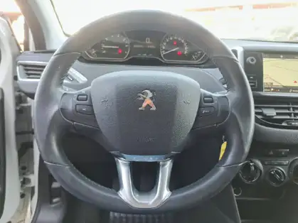 PEUGEOT 208 208 STYLE 1.2 PURETECH 82 CV BVM5