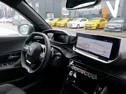 PEUGEOT 2008 Hybrid 145 ch e-DCS6 GT