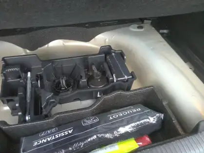 PEUGEOT 2008 ALLURE Hybrid 145 CV e-DCS6 