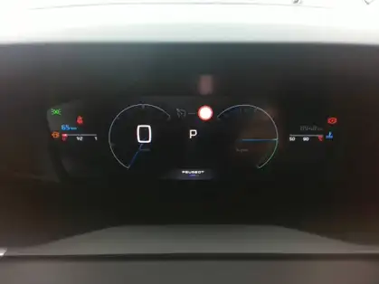 PEUGEOT 2008 ALLURE HYBRID 136 CV e-DCS6