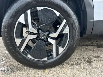 PEUGEOT 2008 GT HYBRID 136 CV E-DCS6