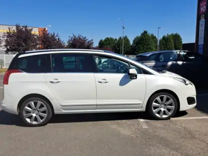 PEUGEOT 5008 1.6 e-HDi 115ch FAP ETG6 BLUE LION Allure 5pl