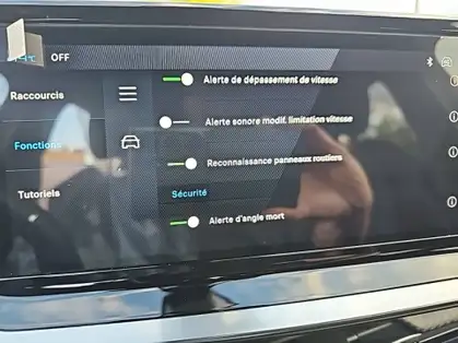 PEUGEOT 2008 Hybrid 145 ch e-DCS6 GT