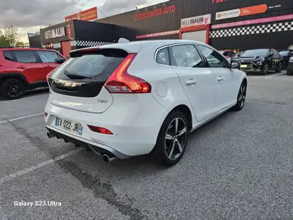 VOLVO V40 T2 122 Geartronic 6 R-Design