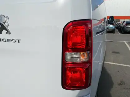 PEUGEOT E-EXPERT FOURGON TAILLE M ELECTRIQUE 50 KWH 136 CV