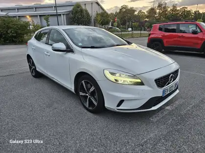 VOLVO V40 T2 122 Geartronic 6 R-Design