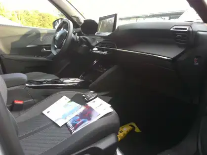 PEUGEOT 2008 ALLURE Hybrid 145 CV e-DCS6 