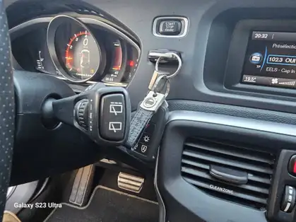VOLVO V40 T2 122 Geartronic 6 R-Design