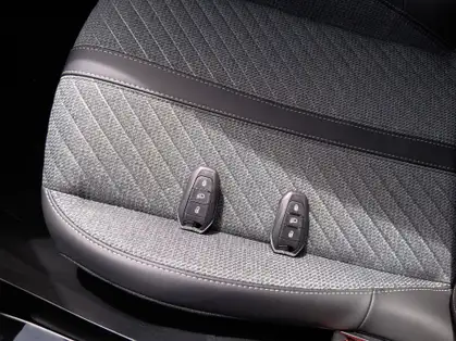 PEUGEOT 2008 ALLURE Hybrid 145 CV e-DCS6 