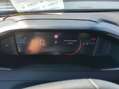 PEUGEOT 2008 ALLURE HYBRID 136 CV e-DCS6