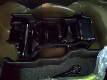 PEUGEOT 2008 ALLURE Hybrid 145 CV e-DCS6 