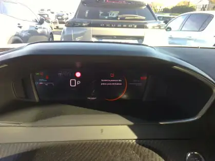 PEUGEOT 2008 ALLURE HYBRID 136 CV e-DCS6