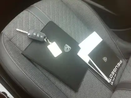 PEUGEOT 208 ALLURE HYBRID 100 CV E-DCS6