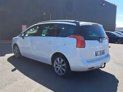 PEUGEOT 5008 1.6 e-HDi 115ch FAP ETG6 BLUE LION Allure 5pl