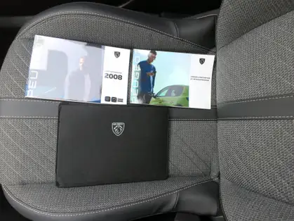 PEUGEOT 2008 ALLURE Hybrid 145 CV e-DCS6 