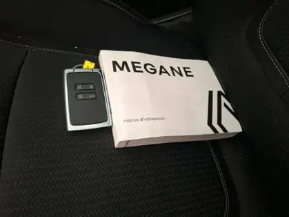 PEUGEOT 3008 Blue dCi 115 EDC Techno