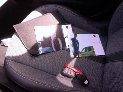 PEUGEOT 2008 ALLURE Hybrid 145 CV e-DCS6 