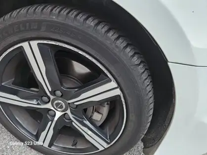 VOLVO V40 T2 122 Geartronic 6 R-Design