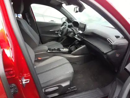 PEUGEOT 2008 ALLURE HYBRID 136 CV e-DCS6