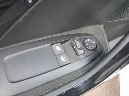 PEUGEOT 208 208 STYLE 1.2 PURETECH 82 CV BVM5