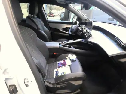 PEUGEOT 3008 210 ch 73 kWh Allure