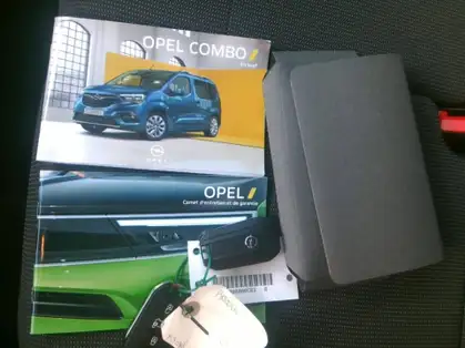 OPEL COMBO CARGO ELECTRIQUE TAILLE M 800 KG ELECTRIQUE 100 KW BATTERIE 50 KW