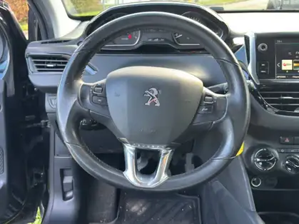 PEUGEOT 208 SIGNATURE 1.2 PURETECH 82 CV BVM