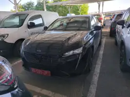 PEUGEOT ALLURE Hybrid 136 CV e-DCS6