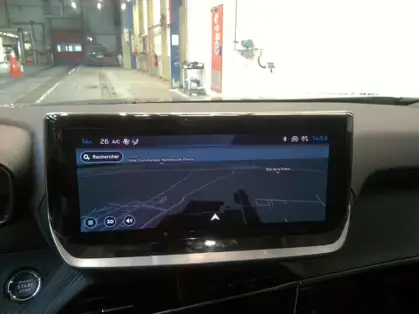 PEUGEOT 2008 ALLURE HYBRID 136 CV e-DCS6