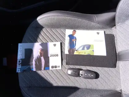 PEUGEOT 2008 ALLURE Hybrid 145 CV e-DCS6 