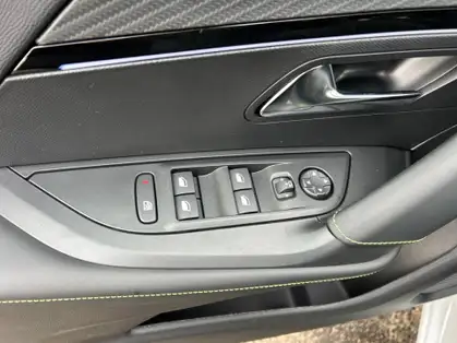 PEUGEOT 2008 GT HYBRID 136 CV E-DCS6
