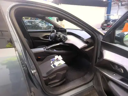 PEUGEOT 3008 210 ch 73 kWh Allure