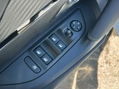 PEUGEOT 2008 GT Hybrid 145 CV e-DCS6 