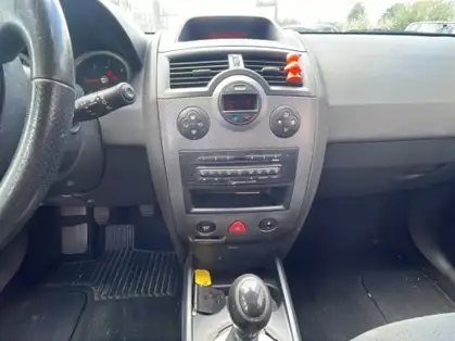 RENAULT MEGANE II BERLINE 1.9 dCi 130 Confort Dynamique