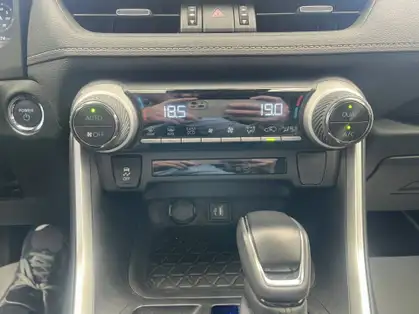 TOYOTA RAV4 HYBRIDE PRO MY23 218 ch 2WD Dynamic Business + "Beyond Zero Academy"
