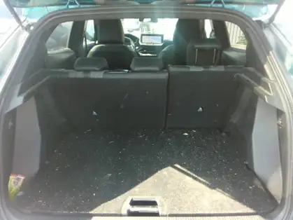 PEUGEOT 2008 ALLURE HYBRID 136 CV e-DCS6