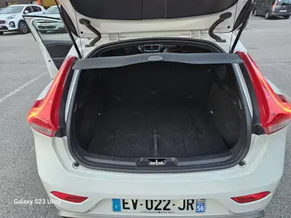 VOLVO V40 T2 122 Geartronic 6 R-Design