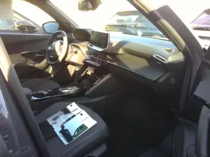 PEUGEOT 2008 ALLURE HYBRID 136 CV e-DCS6