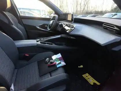 PEUGEOT 5008 ALLURE Hybrid 145 CV e-DCS6 