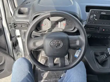 TOYOTA PROACE CITY FOURGON RC21 MEDIUM 1.5L 100 D-4D BVM5 ACTIVE