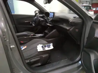 PEUGEOT 2008 ALLURE HYBRID 136 CV e-DCS6