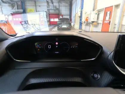 PEUGEOT 2008 ALLURE HYBRID 136 CV e-DCS6