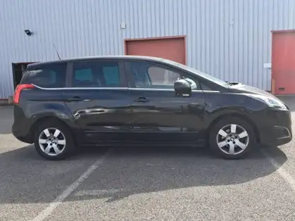 PEUGEOT 5008 1.6 e-HDi 115ch FAP ETG6 BLUE LION Allure 7pl