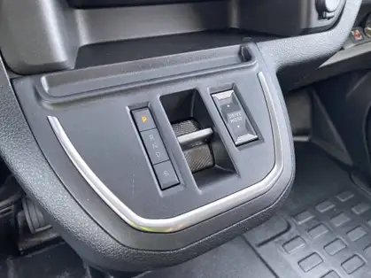 PEUGEOT E-EXPERT FOURGON TAILLE M ELECTRIQUE 50 KWH 136 CV